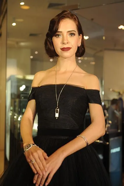 Model with Century Grace watch in 18 Kt gold made of Century Sapphire, Century Wings of Time watch-pendant, Cadeaux Jewelry Jazz II bangle, Jazz earpieces and Flamenco ring. Venue: Grand Opening of Cadeaux Jewelry at Gaysorn, Bangkok, 15th July 2015.