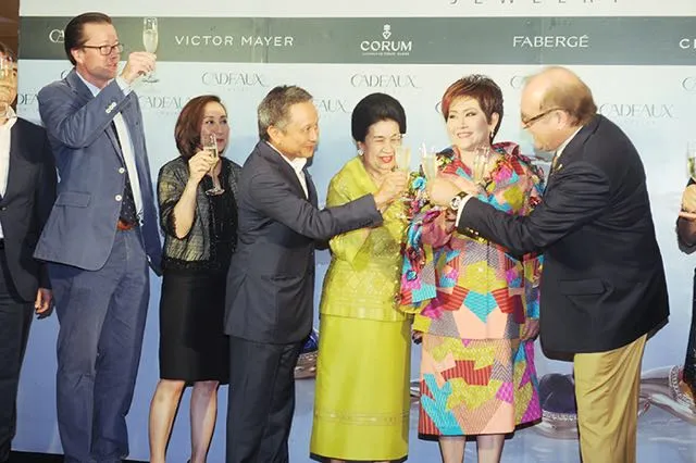 CADEAUX JEWELRY Grand Opening 150715 - Stage Group Photo Sivikorn
