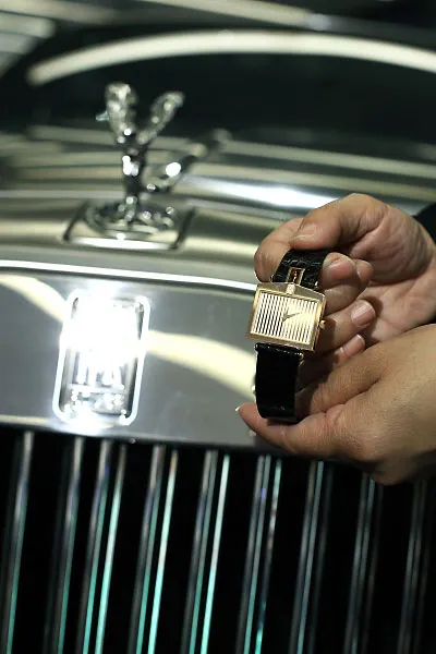 CORUM_EX_RollsRoyce__036q_400x600